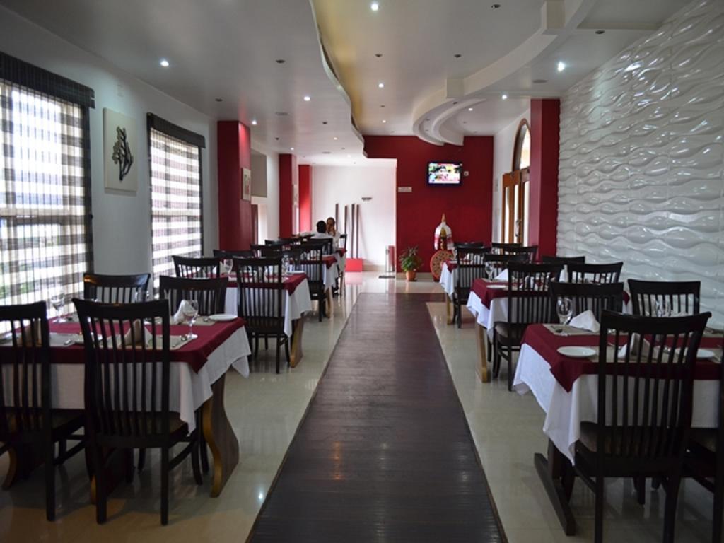 Hotel Rajdhani Regency Guwahati Esterno foto