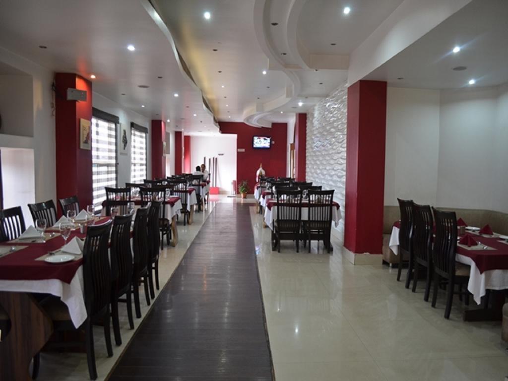 Hotel Rajdhani Regency Guwahati Esterno foto